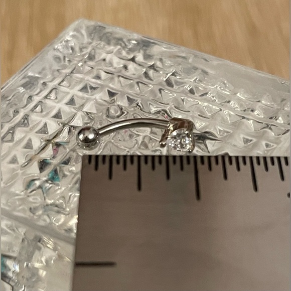 1Pc 16g Eyebrow Piercing CZ Heart Stud NWT - Picture 6 of 6